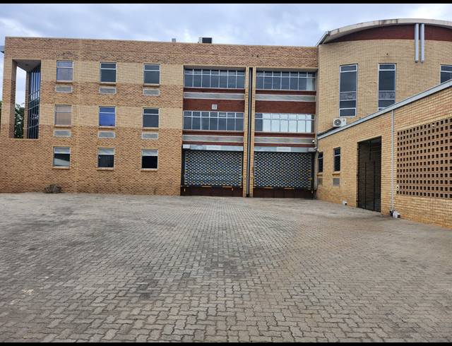 2,423M² OFFICE TO LET IN RANDJESPARK